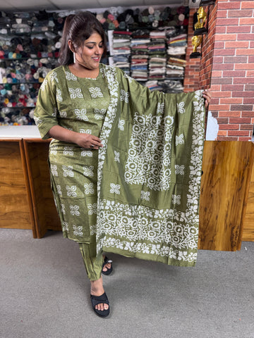 Plus Size Ethnic Kurta Set