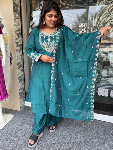 Plus Size Embroidered Kurta Set for Women – Teal Green