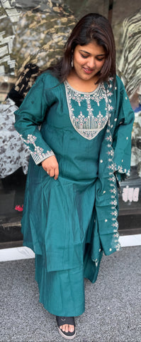 Plus Size Embroidered Kurta Set for Women – Teal Green