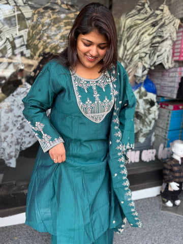 Plus Size Embroidered Kurta Set for Women – Teal Green