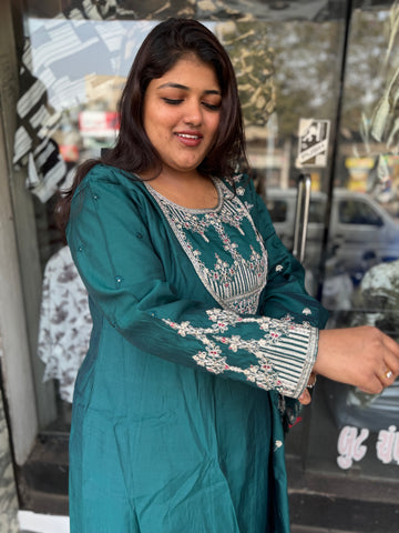 Plus Size Embroidered Kurta Set for Women – Teal Green
